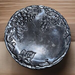 ARTHUR COURT VINEYARD / GRAPEVINE  Pewter Round 8" Cheese Plate 2000